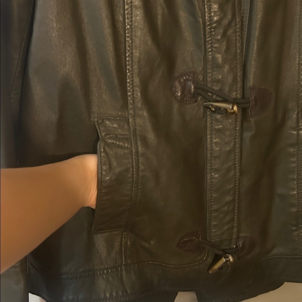 Danier Women's Brown Leather Jacket with Fur Collar - Picture 4 of 13